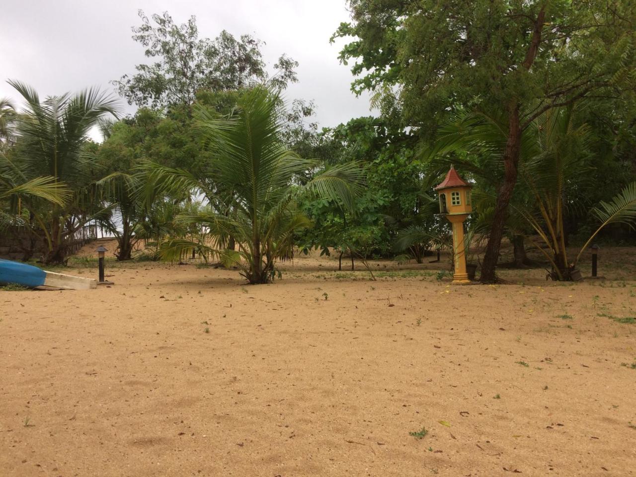 Aloha Beach Resort Tangalle Exterior photo